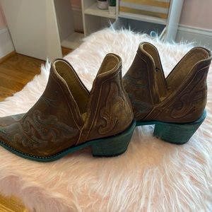 Teal Ankle cowgirl boots, great shape!